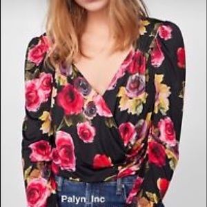 Blouse with rose floral details
